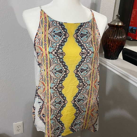 Beautiful blouse that can be use casual - Picture 3 of 6